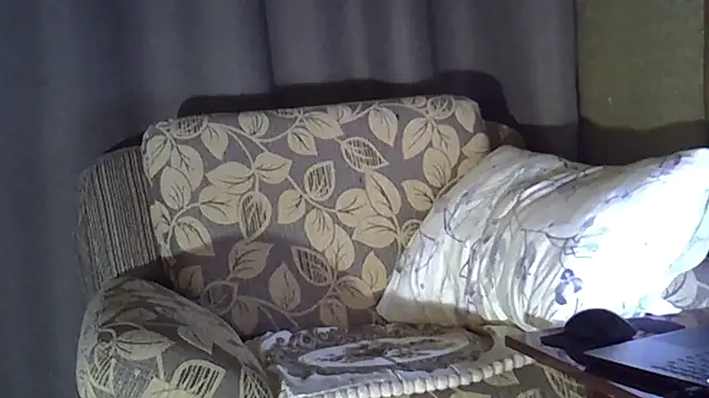 Snapshot of EllaJohnsonX chatting on 4, 4, 2026 EllaJohnsonX online show from 4, 4, 2026