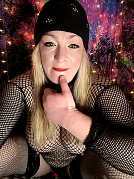 Snapshot of kayNkris chatting on 7, 11, 2025 kayNkris online show from 7, 11, 2025