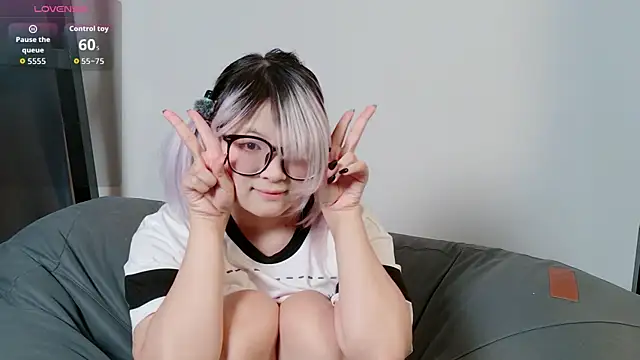 Snapshot of Yu_UwU_ chatting on 4, 4, 2026 Yu UwU online show from 4, 4, 2026