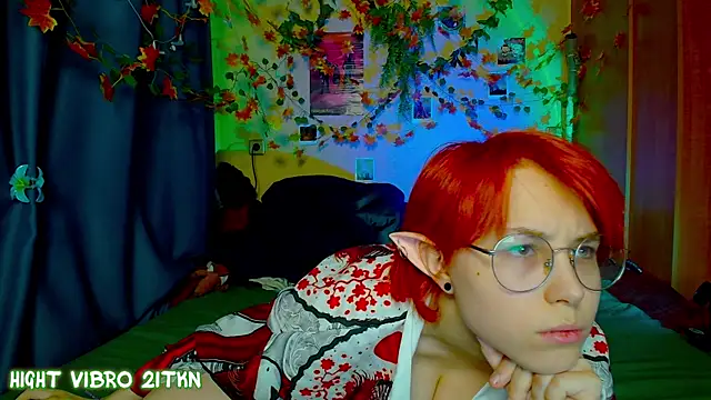 Snapshot of TrickyKitsune chatting on 27, 10, 2025 TrickyKitsune online show from 27, 10, 2025