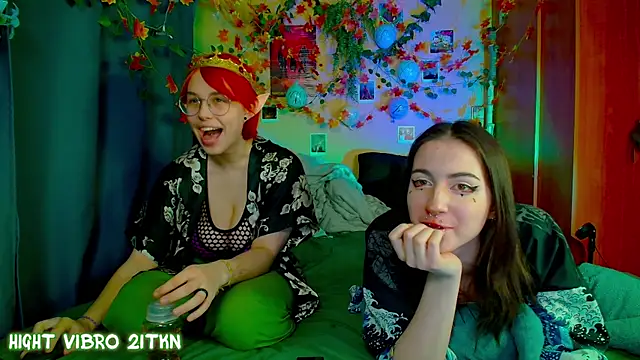 Snapshot of TrickyKitsune chatting on 13, 11, 2025 TrickyKitsune online show from 13, 11, 2025