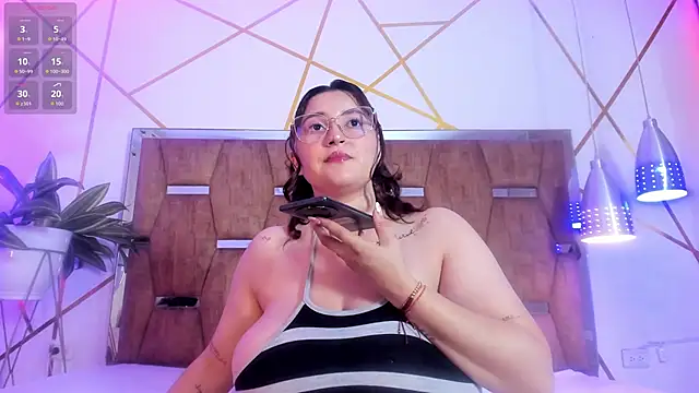 LunaPleasure online show from 4, 12, 2025