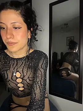 Snapshot of indira_k chatting on 16, 4, 2026 indira k online show from 16, 4, 2026