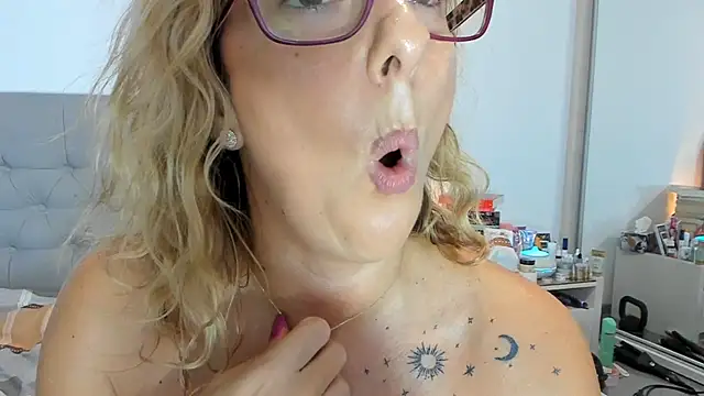 Snapshot of 1royalpussy chatting on 29, 12, 2024 1royalpussy online show from 29, 12, 2024