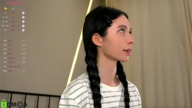 Snapshot of LittleOriana chatting on 9, 10, 2025 LittleOriana online show from 9, 10, 2025