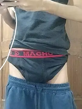 Snapshot of fakelove95 chatting on 4, 11, 2025 fakelove95 online show from 4, 11, 2025