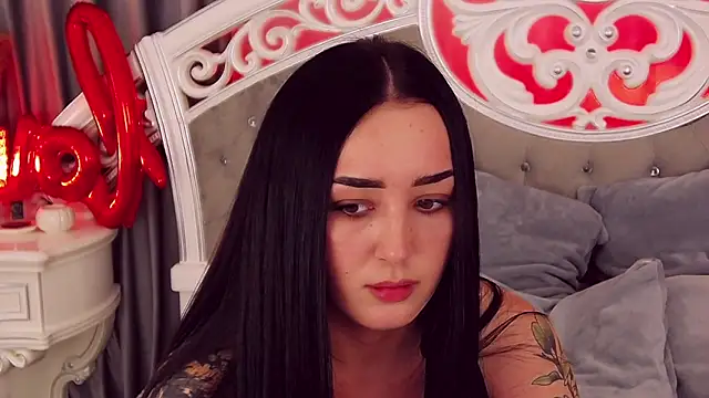 KimKhallifa online show from 25, 2, 2025