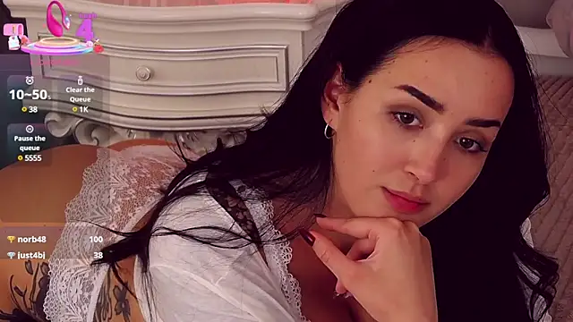 KimKhallifa online show from 5, 3, 2025