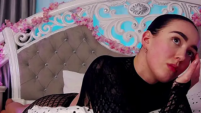 KimKhallifa online show from 28, 2, 2026