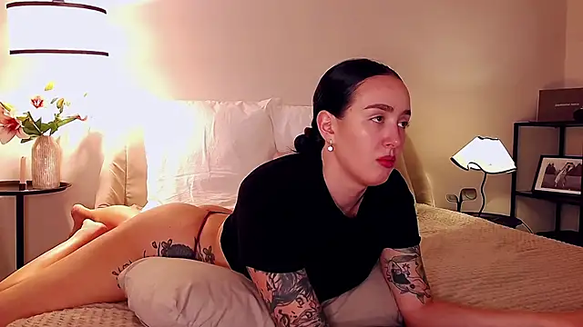 Snapshot of KimKhallifa chatting on 6, 6, 2026 KimKhallifa online show from 6, 6, 2026