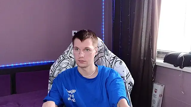 Leonnextdoor online show from 11, 1, 2025