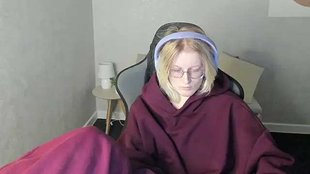 ElizabethHarpper online show from 2, 12, 2025