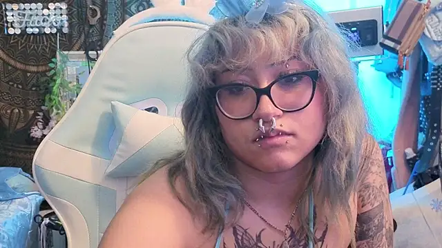 Snapshot of deluxxxeblu chatting on 14, 1, 2026 deluxxxeblu online show from 14, 1, 2026