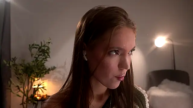 Snapshot of alittlestarrr chatting on 25, 10, 2025 alittlestarrr online show from 25, 10, 2025