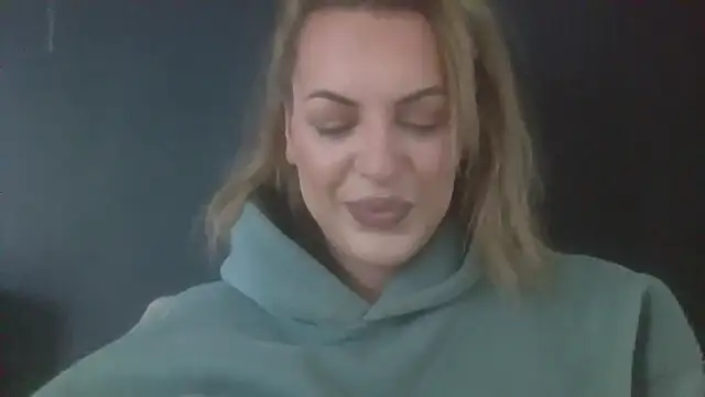 Snapshot of Gigi-Honey chatting on 11, 9, 2025 Gigi-Honey online show from 11, 9, 2025