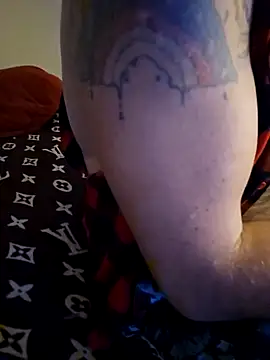 StruggleSnuggles online show from 27, 1, 2025