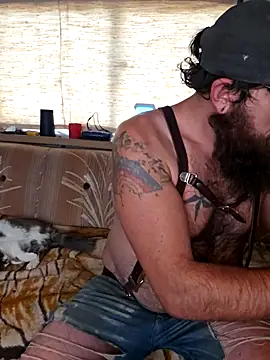 StruggleSnuggles online show from 4, 11, 2025