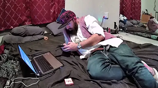 StruggleSnuggles online show from 3, 12, 2025