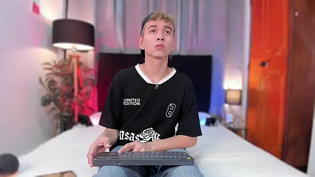 Snapshot of Brian-Ausslos chatting on 11, 1, 2025 Brian-Ausslos online show from 11, 1, 2025