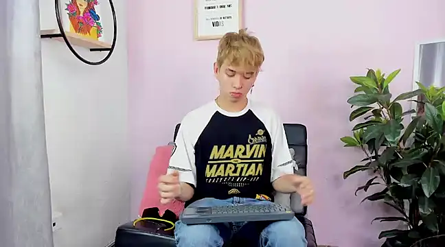 Snapshot of Brian-Ausslos chatting on 12, 1, 2025 Brian-Ausslos online show from 12, 1, 2025