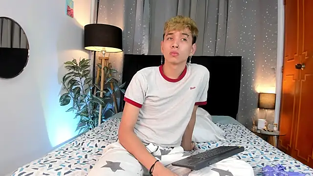 Snapshot of Brian-Ausslos chatting on 5, 2, 2025 Brian-Ausslos online show from 5, 2, 2025