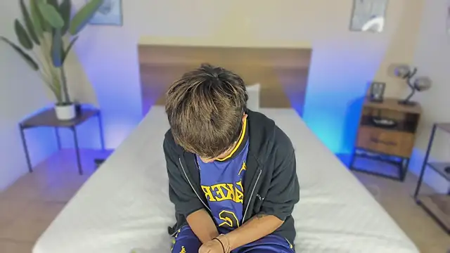 Snapshot of Brian-Ausslos chatting on 23, 11, 2025 Brian-Ausslos online show from 23, 11, 2025