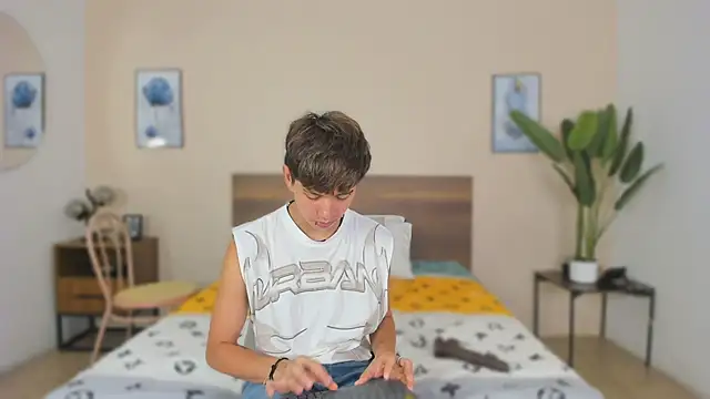 Snapshot of Brian-Ausslos chatting on 24, 11, 2025 Brian-Ausslos online show from 24, 11, 2025