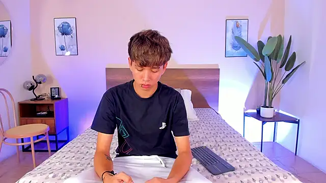 Snapshot of Brian-Ausslos chatting on 25, 11, 2025 Brian-Ausslos online show from 25, 11, 2025