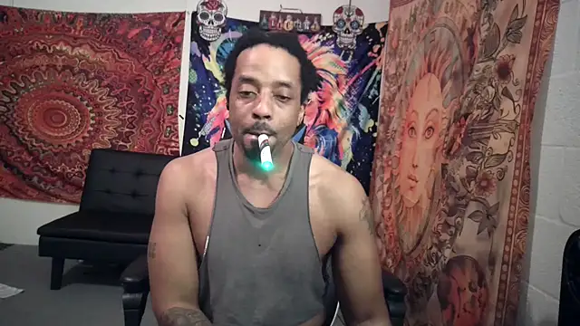 Snapshot of Coco-Licious chatting on 4, 1, 2025 Coco-Licious online show from 4, 1, 2025