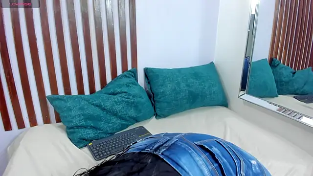 Snapshot of KRYSSTARITTER4 chatting on 27, 2, 2025 KRYSSTARITTER4 online show from 27, 2, 2025