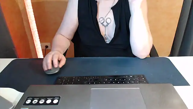 Sweet Phoenix online show from 7, 6, 2026