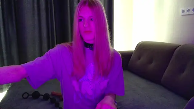 Snapshot of blaire__18 chatting on 6, 3, 2025 blaire  18 online show from 6, 3, 2025