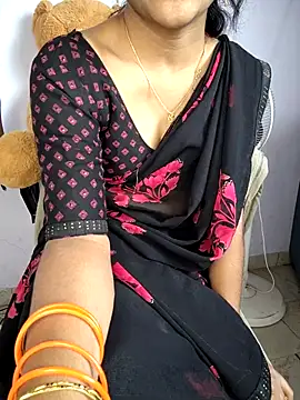 Snapshot of lovelygirl4567 chatting on 12, 11, 2025 lovelygirl4567 online show from 12, 11, 2025