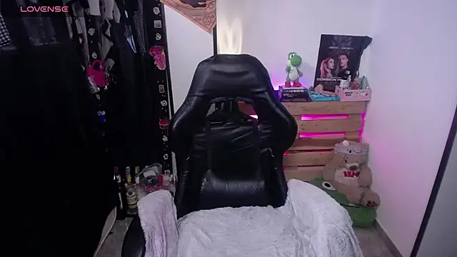 Snapshot of noah420sr chatting on 4, 12, 2025 noah420sr online show from 4, 12, 2025