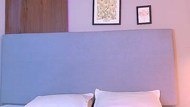 Snapshot of NaomiKlarc chatting on 25, 9, 2025 NaomiKlarc online show from 25, 9, 2025