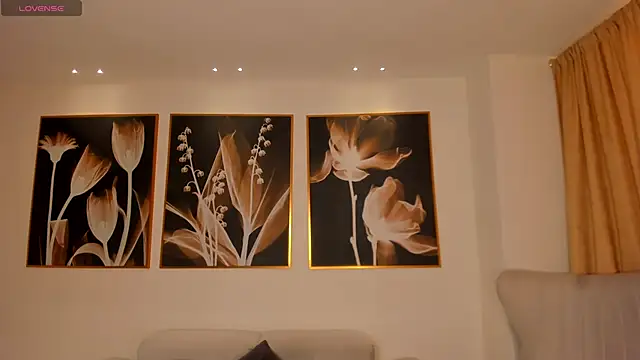 NiaSalvatore online show from 22, 10, 2025