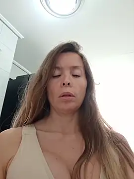 Snapshot of karina_warthon chatting on 13, 5, 2026 karina warthon online show from 13, 5, 2026