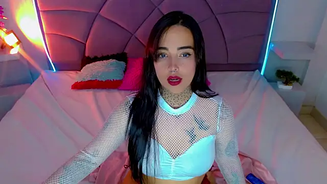 Carolaine01 online show from 5, 10, 2025