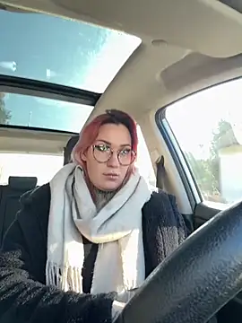 Mia-Fuchs online show from 5, 3, 2025