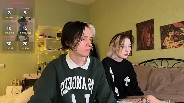 Snapshot of VeryRare_TwinS chatting on 23, 10, 2025 VeryRare TwinS online show from 23, 10, 2025