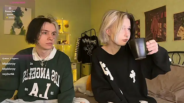 Snapshot of VeryRare_TwinS chatting on 16, 11, 2025 VeryRare TwinS online show from 16, 11, 2025