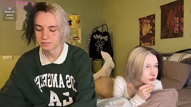 Snapshot of VeryRare_TwinS chatting on 18, 11, 2025 VeryRare TwinS online show from 18, 11, 2025