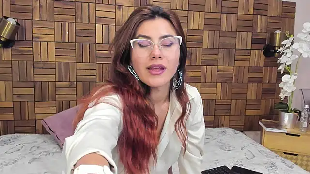 Snapshot of iriis_rosse chatting on 8, 1, 2025 iriis rosse online show from 8, 1, 2025