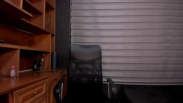 adam piarse01 online show from 17, 3, 2025