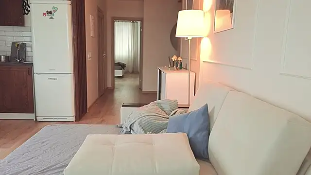 Snapshot of KristineEsme chatting on 8, 11, 2025 KristineEsme online show from 8, 11, 2025