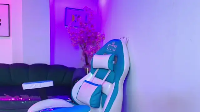 Snapshot of Arianna_sweeet chatting on 7, 4, 2026 Arianna sweeet online show from 7, 4, 2026