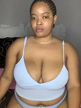 Snapshot of sexytinashe21 chatting on 17, 10, 2025 sexytinashe21 online show from 17, 10, 2025