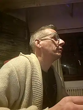 Snapshot of dimitrimarek chatting on 10, 2, 2025 dimitrimarek online show from 10, 2, 2025