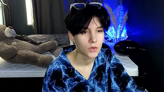 Snapshot of Hyeon_Jin chatting on 11, 3, 2025 Hyeon Jin online show from 11, 3, 2025