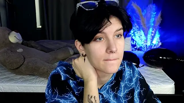 Snapshot of Hyeon_Jin chatting on 11, 3, 2025 Hyeon Jin online show from 11, 3, 2025